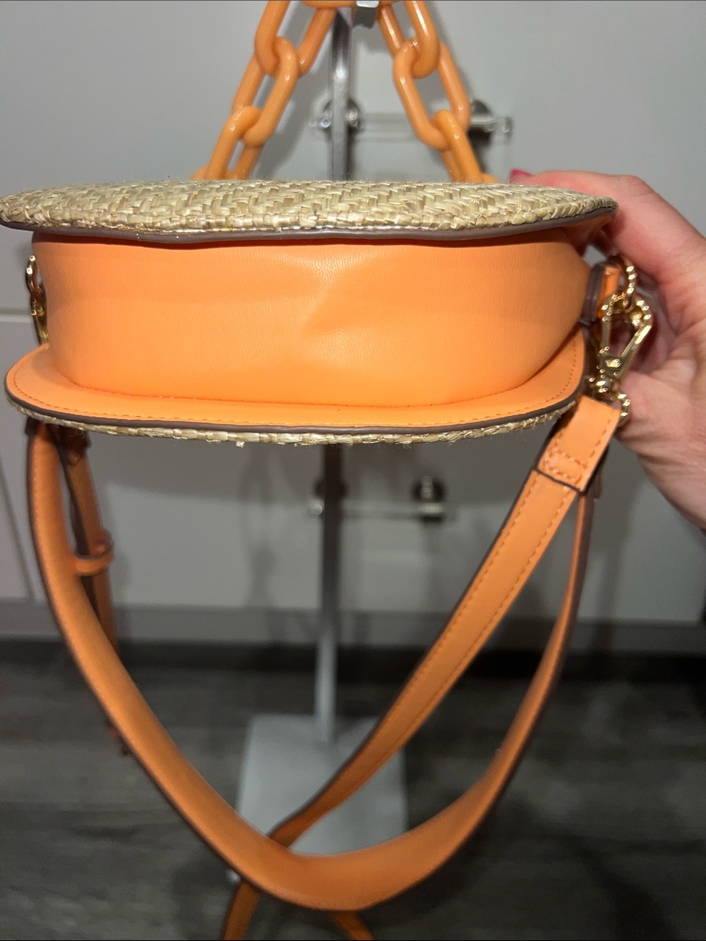 Anne Klein Mini Saddle Straw Crossbody w/ Peach/Coral Straps - Picture 7 of 10